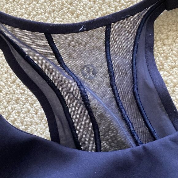 LULULEMON Fresh in Mesh Sports Bra Midnight Blue B/C RARE Size 4 Like New - Picture 7 of 9
